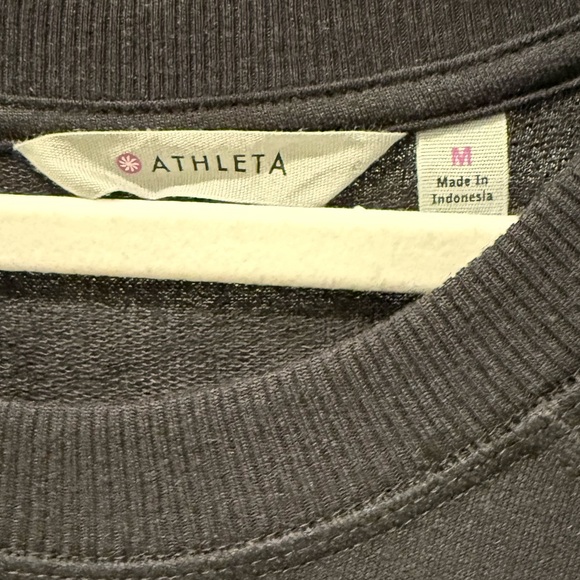 Athleta new with tags size M Criss Cross DRBLK REG. $89 - Picture 4 of 6